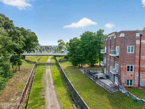 614 Peacock Ln #1, Wilmington, NC 28401