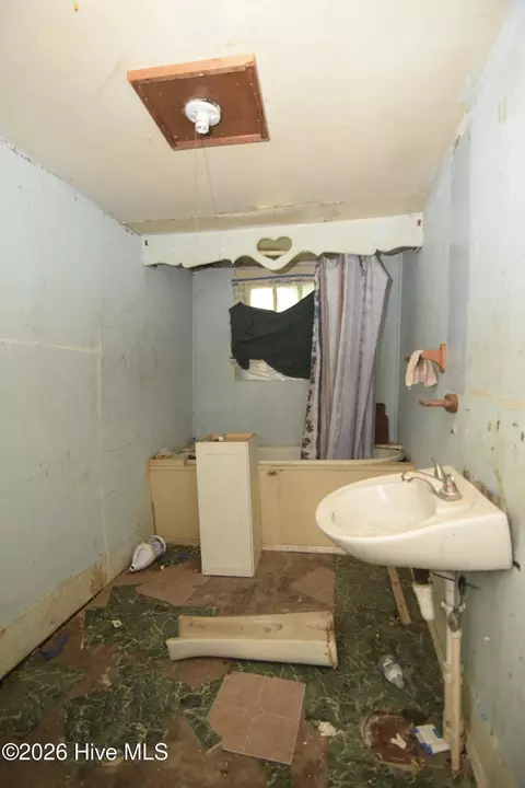 Bath - 23 Curry St, Augusta, GA 30904 photo 1 of 2