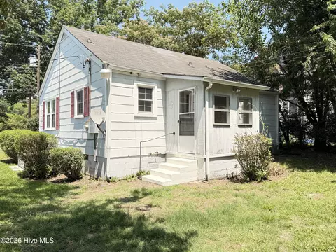 Exterior - 308 E Main St, Mount Olive, NC 28365 photo 3 of 4