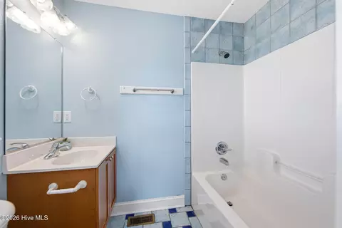 Bath - 24204 Caribbean Ct, Rodanthe, NC 27968 photo 4 of 8