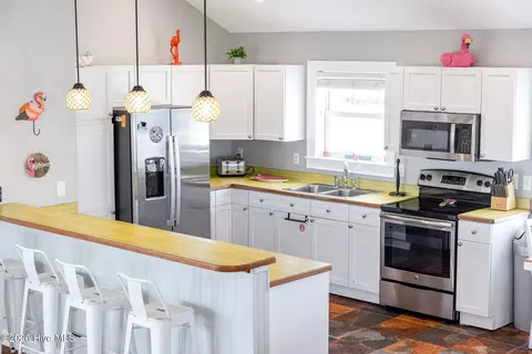 Kitchen - 24204 Caribbean Ct, Rodanthe, NC 27968 photo 4 of 4
