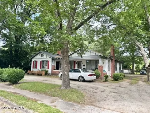 409-411 N Charlotte St, Washington, NC 27889