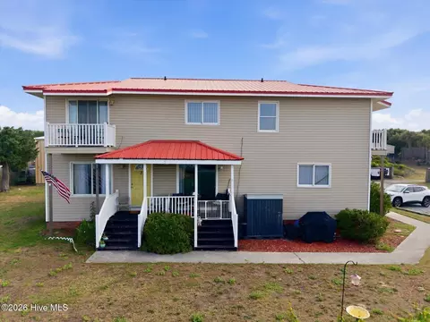 133 SE 48th St, Oak Island, NC 28465
