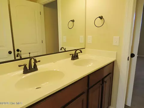Bath - 500 Oconee Cir, Evans, GA 30809 photo 9 of 10