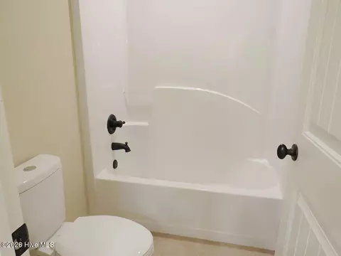 Bath - 500 Oconee Cir, Evans, GA 30809 photo 8 of 10
