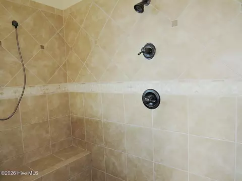 Bath - 500 Oconee Cir, Evans, GA 30809 photo 3 of 10