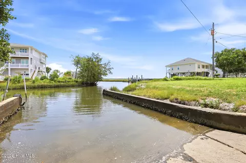 230 Bermuda Dr, Hampstead, NC 28443 photo 11