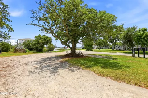 230 Bermuda Dr, Hampstead, NC 28443 photo 8