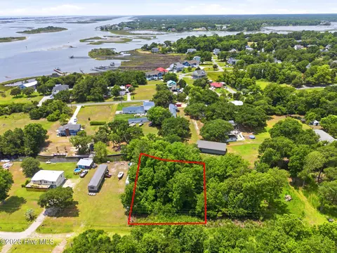 230 Bermuda Dr, Hampstead, NC 28443
