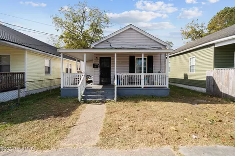 1110 S 8th St, Wilmington, NC 28401