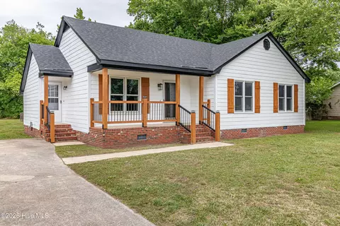 1866 Century Dr, Greenville, NC 27834