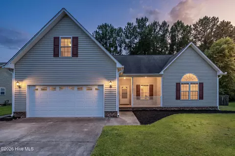 111 Croatan Woods Dr, New Bern, NC 28562