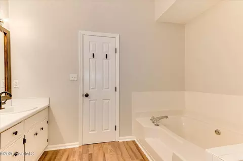 Bath - 283 Ashbrook Dr, Martinez, GA 30907 photo 5 of 6