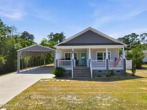 416 Ocean Spray Dr, Cedar Point, NC 28584