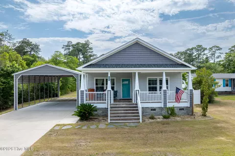 416 Ocean Spray Dr, Cedar Point, NC 28584