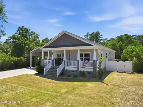 416 Ocean Spray Dr, Cedar Point, NC 28584