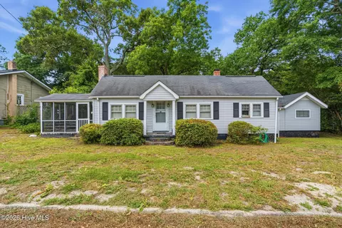 704 E Hamlet Ave, Hamlet, NC 28345