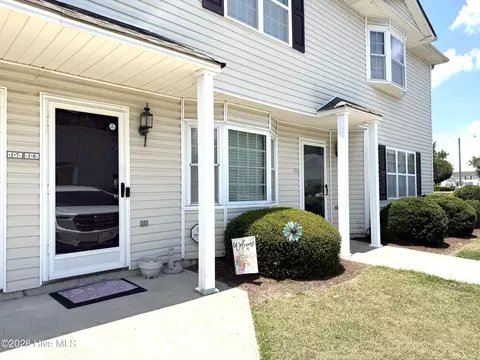 3820 E Vancroft Cir #I6, Winterville, NC 28590