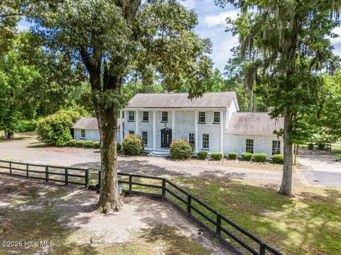 415 Whitebridge Rd, Hampstead, NC 28443