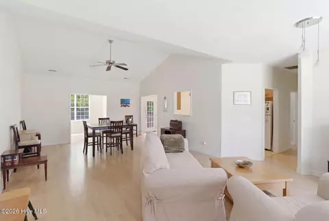 714 E Pipers Gln, Shallotte, NC 28470