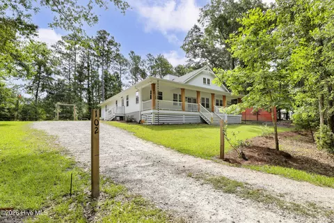 102 N Kingfisher Ln, Hampstead, NC 28443