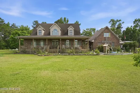 1134 Dixie Dr, Red Springs, NC 28377