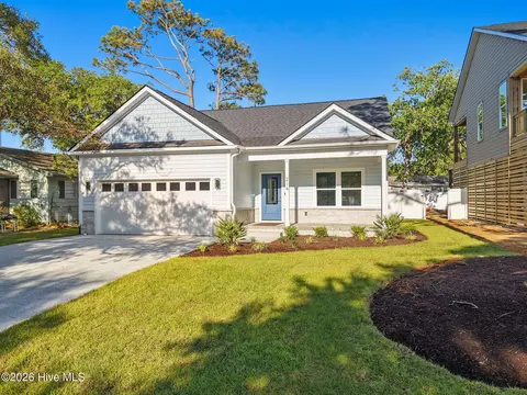 214 NE 38th St, Oak Island, NC 28465