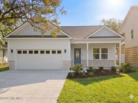 214 NE 38th St, Oak Island, NC 28465