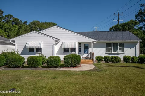 123 Crescent Dr, Beaufort, NC 28516