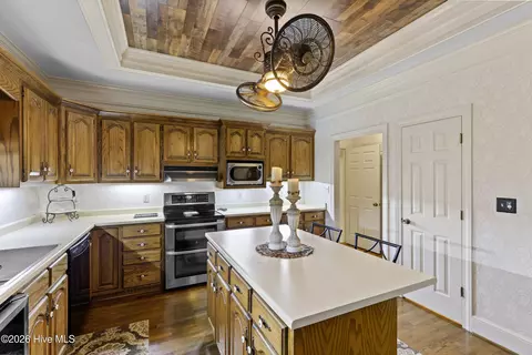 Kitchen - 3287 Surrey Rd, Thomson, GA 30824 photo 2 of 3