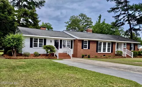 300 N Graham St, Wallace, NC 28466