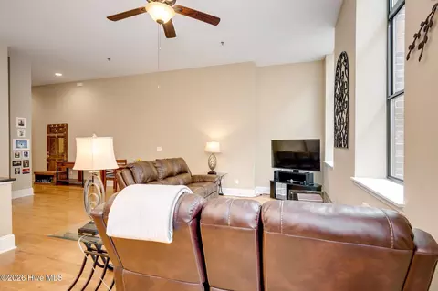 Living - 936 Broad St, Augusta, GA 30901 photo 2 of 4