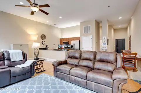 Living - 936 Broad St, Augusta, GA 30901 photo 4 of 4