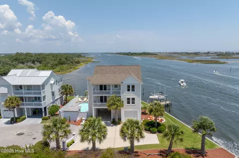 702 Roland Ave, Surf City, NC 28445