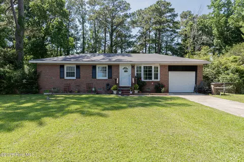 35 Victoria Rd, Jacksonville, NC 28546