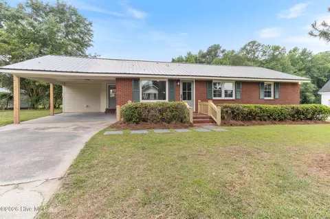 207 Sunset Ave, Whiteville, NC 28472