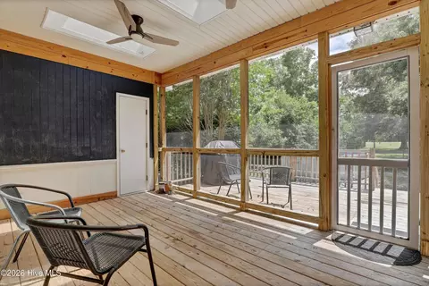 Exterior - 427 Lakeview Dr, Hampstead, NC 28443 photo 3 of 16