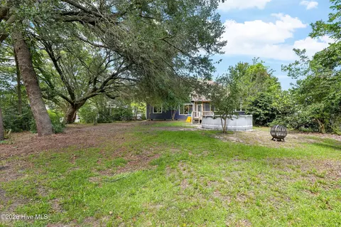 Exterior - 427 Lakeview Dr, Hampstead, NC 28443 photo 5 of 16