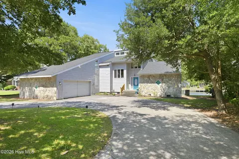 6106 Cardinal Dr, New Bern, NC 28560