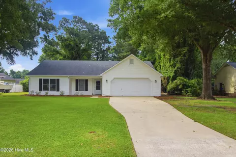 207 Forest Oaks Dr, New Bern, NC 28562