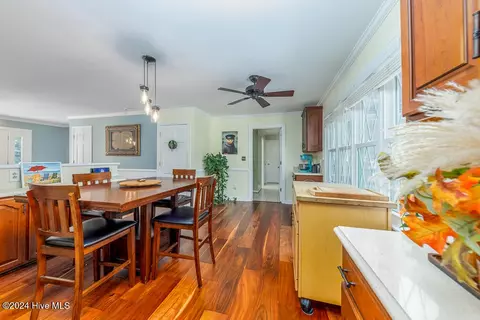 Dining - 121 Harbour Dr, Hubert, NC 28539 photo 1 of 2