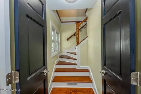 Entry Way - 121 Harbour Dr, Hubert, NC 28539 photo 1 of 2