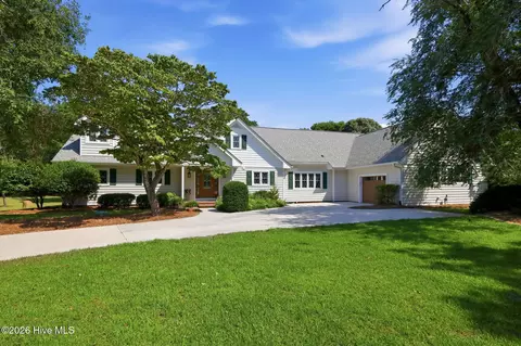 121 Harbour Dr, Hubert, NC 28539