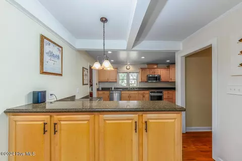 Kitchen - 121 Harbour Dr, Hubert, NC 28539 photo 2 of 2