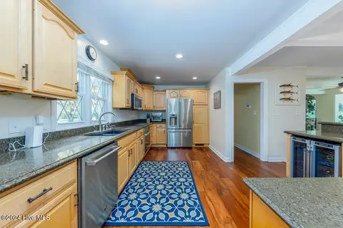 Kitchen - 121 Harbour Dr, Hubert, NC 28539 photo 1 of 2