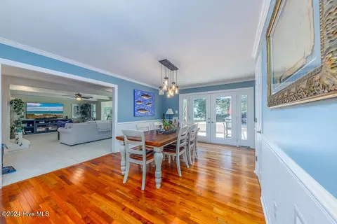 Dining - 121 Harbour Dr, Hubert, NC 28539 photo 2 of 2