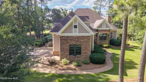 185 Red Berry Dr, Wallace, NC 28466
