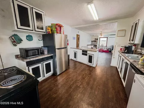 Kitchen - 47 Hatchett St, Murphy, NC 28906 photo 4 of 6