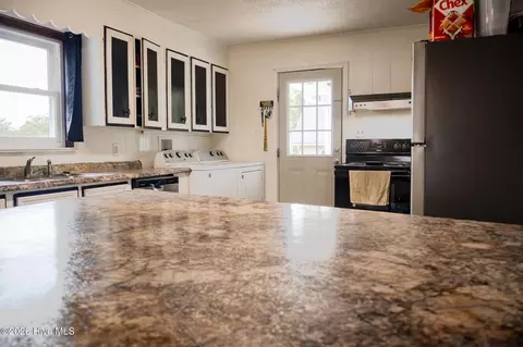 Kitchen - 47 Hatchett St, Murphy, NC 28906 photo 3 of 6