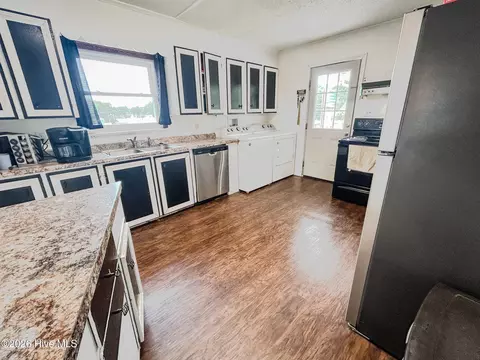 Kitchen - 47 Hatchett St, Murphy, NC 28906 photo 5 of 6